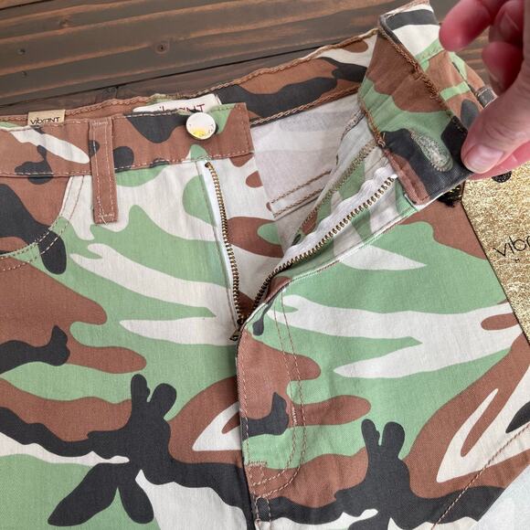 Vibrant M.I.U. Very Short High Rise Green Black Camo Shorts NWT Juniors Large - Picture 5 of 8